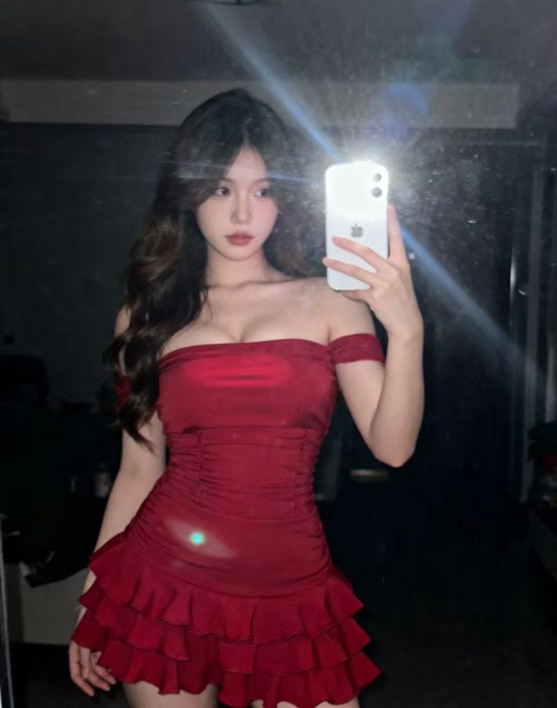 图片[2] 用美女AI炼丹提示词，几张照片自带热度，单子接到手软，自带流量和热度~ 老秦